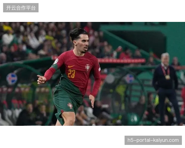 维蒂尼亚等中场新星的发挥备受瞩目,他们的活力与创造力有望为葡萄牙队带来战术惊喜 维蒂尼亚等中场新星的发挥备受瞩目,他们的活力与创造力有望为葡萄牙队带来战术惊喜